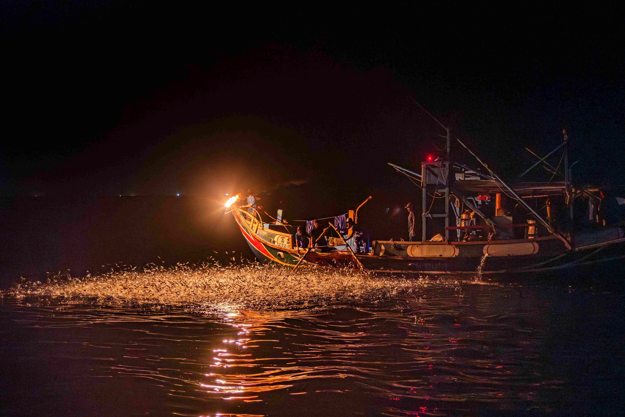 “Sulfuric Fire Fishing” Tours Await Sustainability-Minded Visitors in Jinshan June-Sept