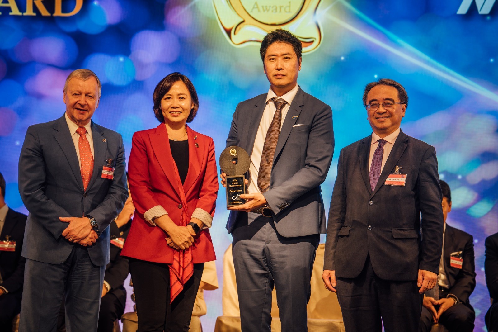 Octopus Holdings Limited Receives Grand Award at the 2024 Hong Kong Management Association Quality Award