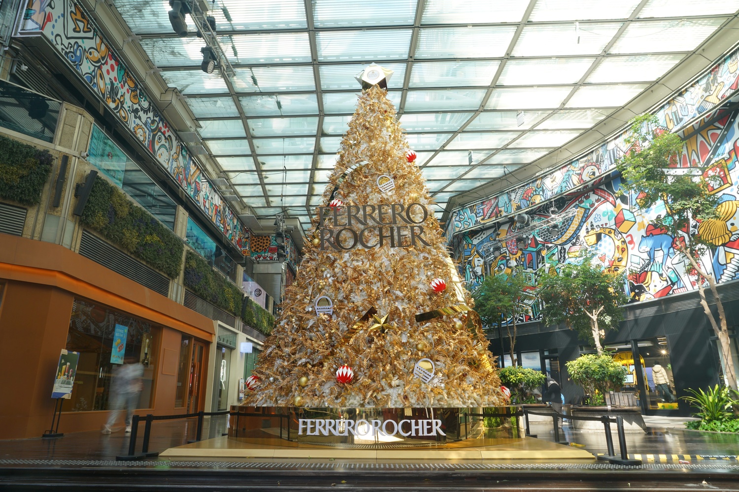 Celebrate Togetherness and  Discover the Perfect Gift of Appreciation at  Ferrero Rocher’s Golden Christmas Garden