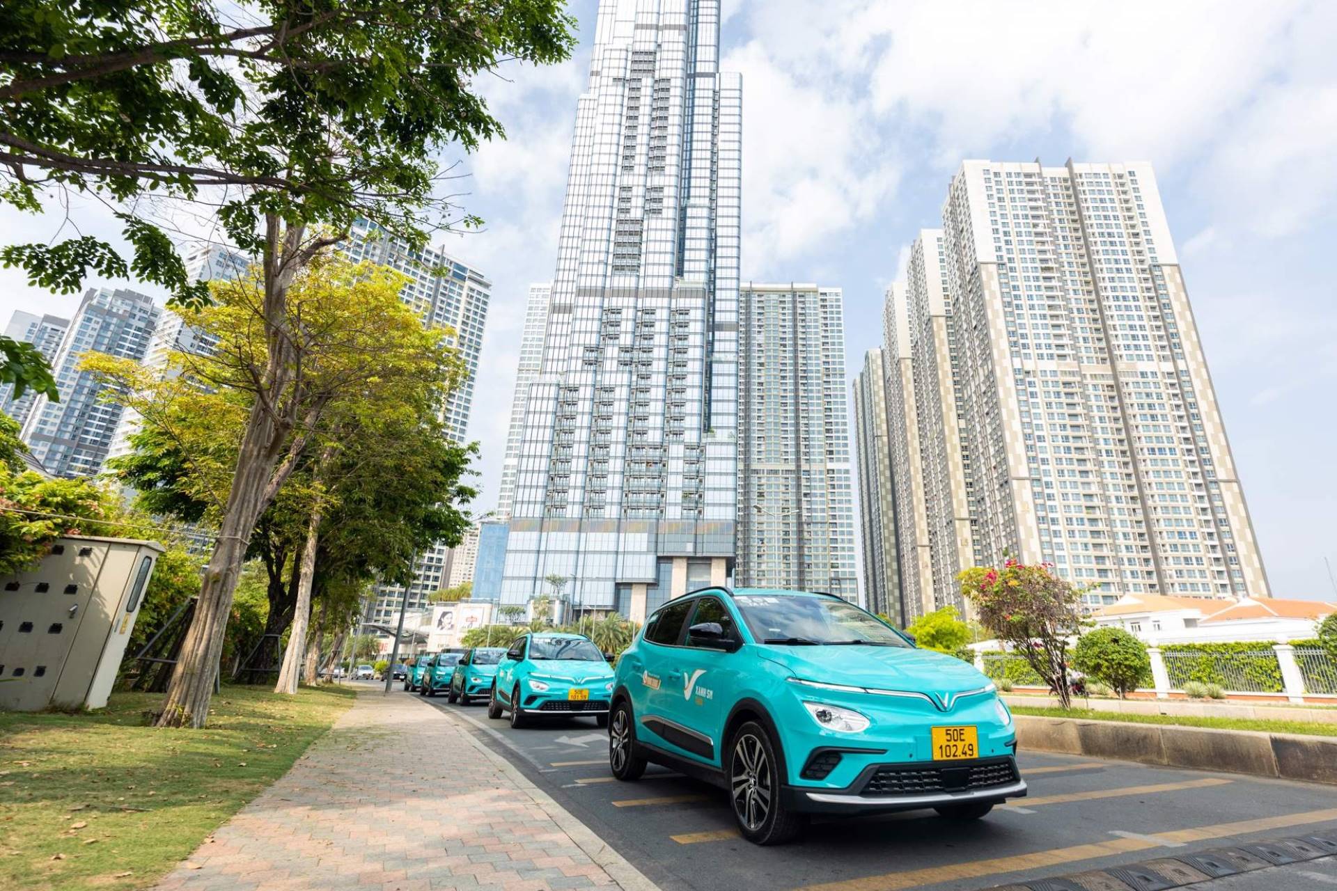 Taking a Leaf Out of Xanh SM’s Book: Jakarta’s Path to Green Taxis