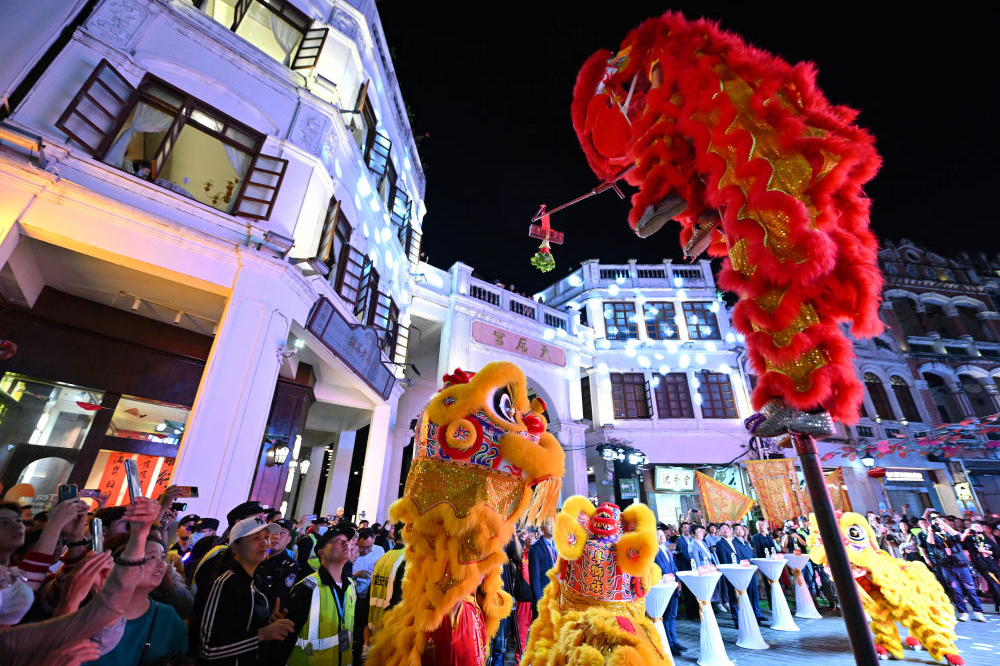 Tropical Hainan Island, China: Tourist’s Paradise Filled with Sunshine, Hospitality