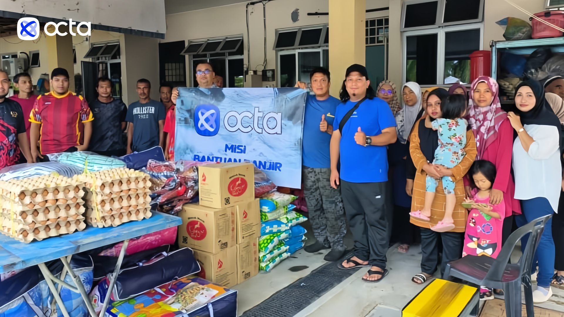 Weeks before New Year, Octa broker helps flood victims in Kelantan, Malaysia