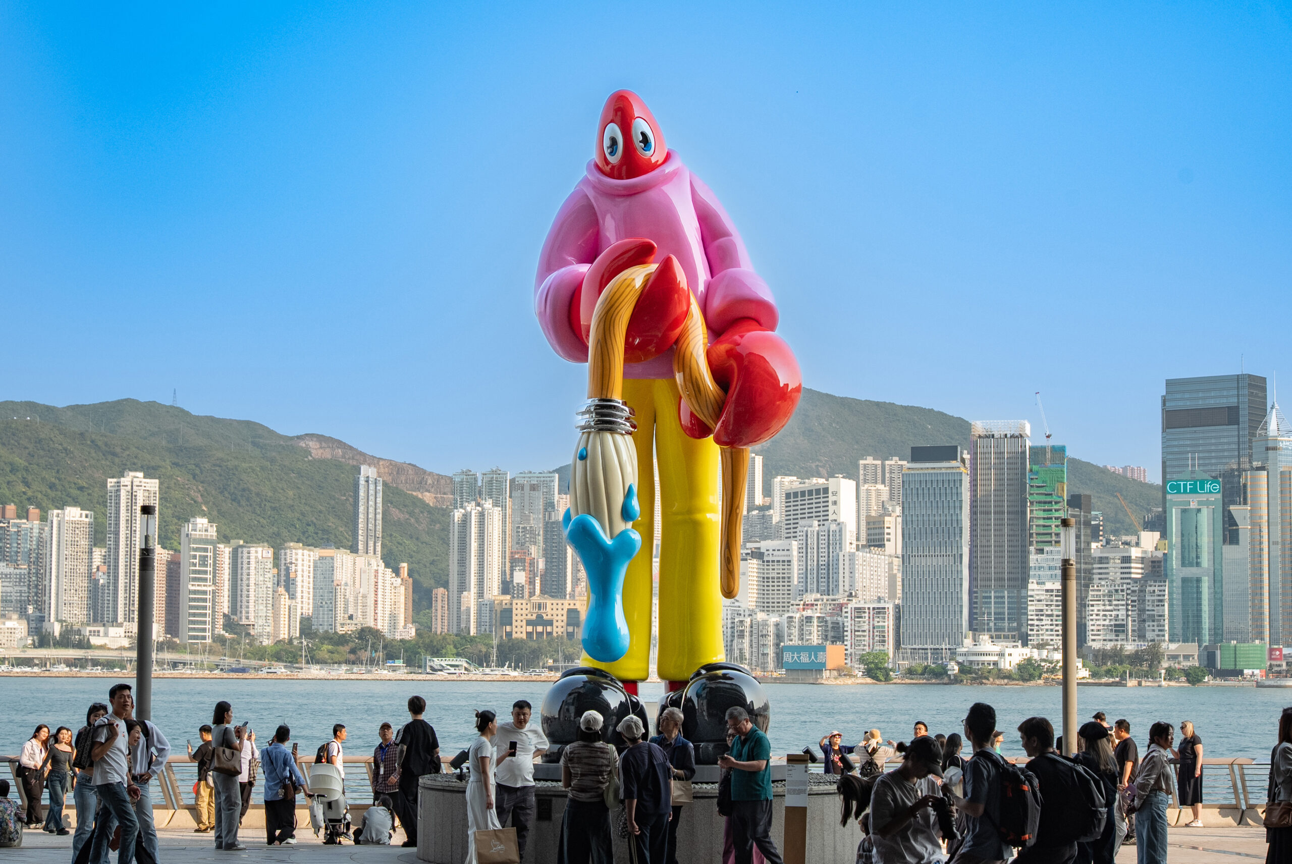 Presented by K11 Art Foundation, Philip Colbert’s monumental sculpture THE LOBSTER PAINTER – a collaboration with Co-Museum – along with five other works create an immersive city takeover